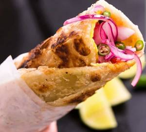 Spl Double Egg Roll With  Onion And Capsicums