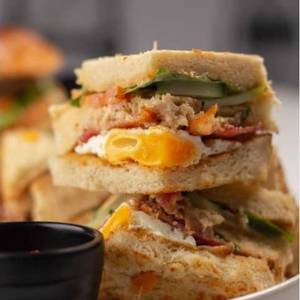Grilled Cheesy Egglicious Club