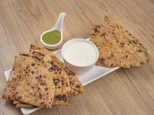 Aloo Parantha With Curd