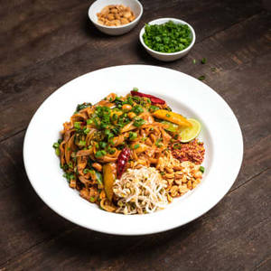 Phad Thai Noodles With Chicken And Egg