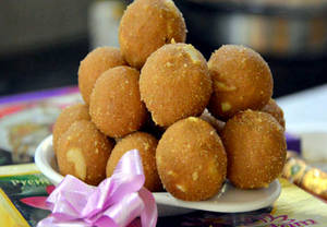 Desi Ghee Besan Laddu Dry Fruit (250Gm)