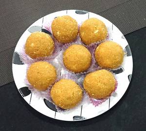 Besan Ladoo (plain)