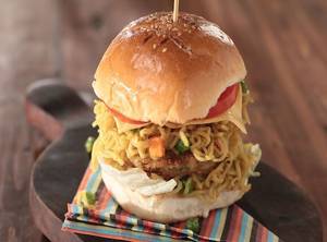 Spl Maggi Chicken Club Burger