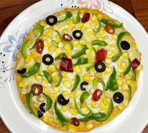 Jalapeno and corn capsicum pizza