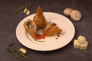Mushroom Cheese Samosa (2 Pieces)
