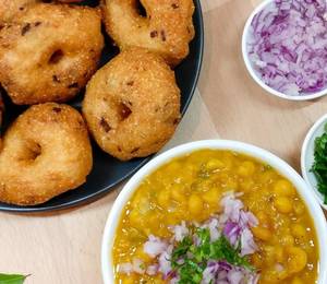Vada (4 Pcs) + Sabji
