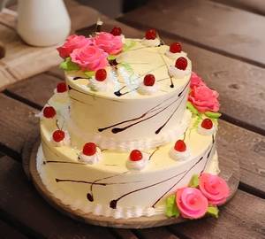 Double step checo vanilla cake                                                                                