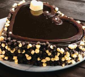 Chocolate Chips Heart Couple Cake