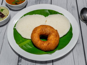 2 Idli, 1 Vada