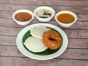 Idli (2 Pcs) + Vada (1 Pc) 