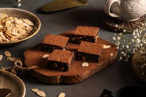 Eggless Chocolate Almond Fudge (4Pcs)