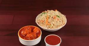 Singapuri Noodles + Veg Manchurian