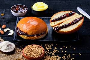 Chaska Bun With Butter, Gulkand & Dry Fruits