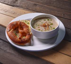 Zwiebel-German Onion Soup (Veg)