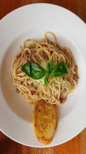 Aqlio Olie E Papranchino Speghatti With Chicken