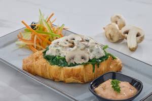 Creamy Spinach And Mushroom Croissant Sandwich