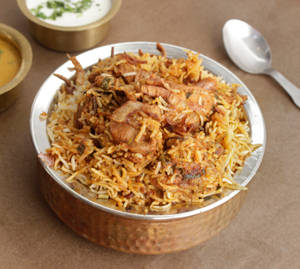 Urban Pind Mutton Tawa Tikka Biryani With Gravy+ Rasbhari Jamun Rasgulla Box
