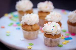 Vanilla Cupcakes (mini) 2 Pc