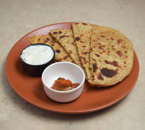 Aloo Prantha with Pickle