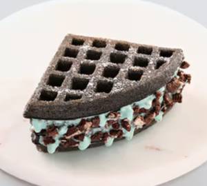 Kiki & Oreo Cream Waffle