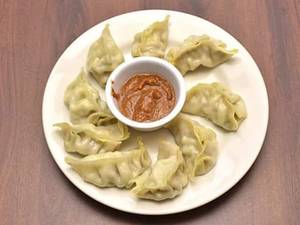 Spicy Chicken Steamed Momos [6 Pieces]