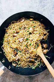 Mushroom Hakka Noodles