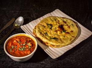 Chole Kulcha          