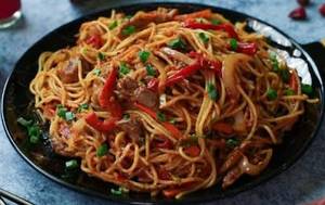 Schezwan chicken fried noodles