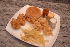 Grilled Chicken Burger+ Nuggets(3pcs)+ Lollipop (2pcs)+ Fries(15 Pcs)+ Mayo(2pkt)