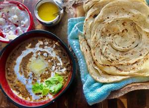 Dal Makhni Srvd With Laccha Paratha