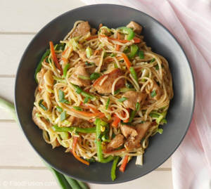 Fried   noodles    [chicken]