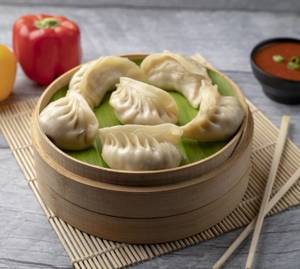 Veg Steamed Momos [6pieces]