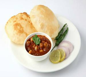 Chhole Bhatura (approx 400 Gm)
