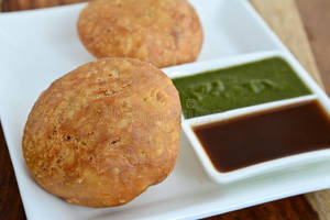 ONION KACHORI CHATNI (2PCS)