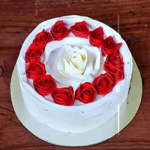White Roses Cake