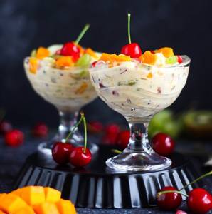 Fruit salad with ice cream