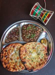 3 Pcs Kulchas Paneer, Cheese Chilli & Lasuni Onion Aloo