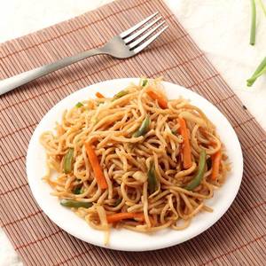 Veg hakka noodles