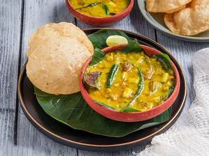 Hing Kachori (3pcs) With Cholar Dal