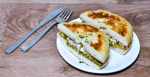 Stuffed Paneer Kulcha (2pcs)