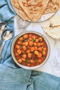 4 Roti With Chana Masala