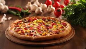 Chicken Cardinale Pizza [chicken,onion,green Bellpeppers, San Marzano Tomato Sauce, Basil, Herbs]