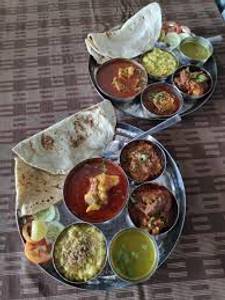 Roti ( 3Pcs )Thali Chicken  2Pcs