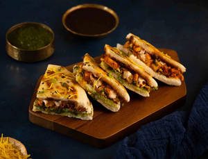 Murgh Tikka Kulcha Dabeli Sandwich  (4 pcs)