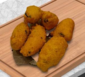 Moong mirchi pakodi (6pc)