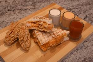 Grilled Chicken Sandwich + Wings (2pcs) + Mayo (red + White)
