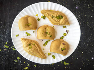 Nolen Gur Sandesh (Sankh) [6pcs]