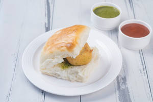 10 Butter Vada Pav