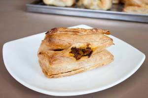 Chicken Puff ( 1 Pc )