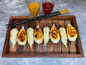 Pan Fried Nepali Kothey Paneer Momo (8 Pcs)